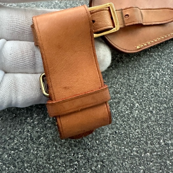 LOUIS VUITTON
Vachetta Luggage Tag : Poignet Set - Picture 9 of 15